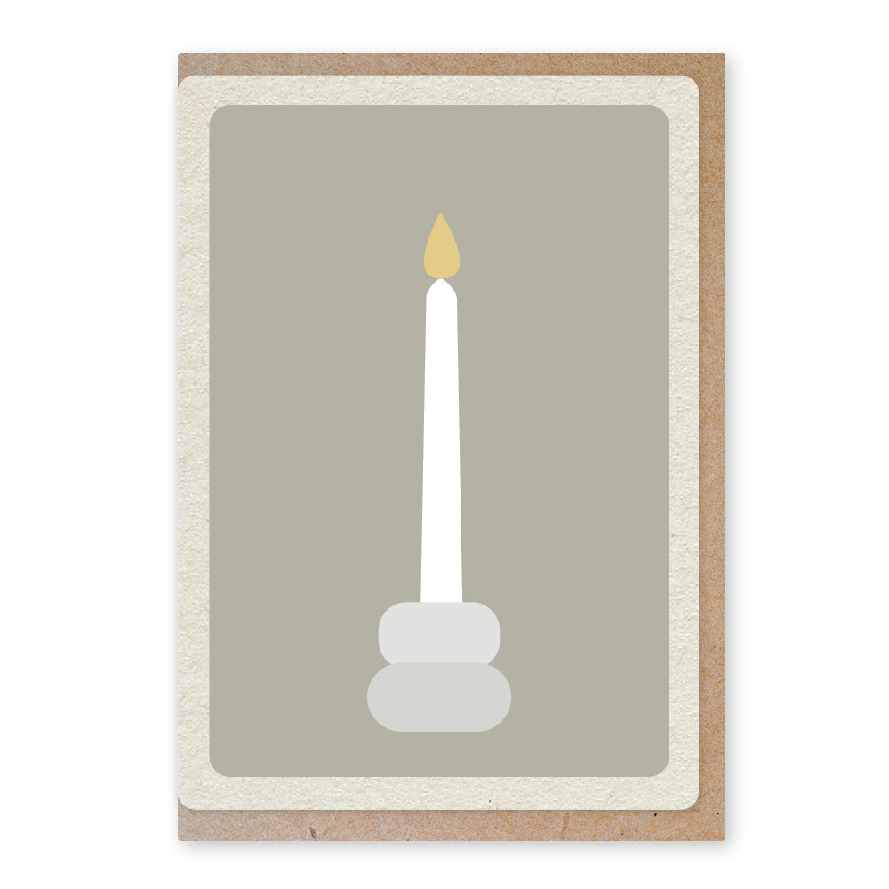 Een mooie duurzame enkele kaart met een kaars voor een Kerstgroet of een Nieuwjaarswens.
