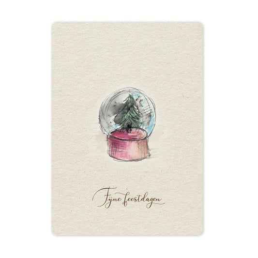 Een mooie duurzame enkele kaart met een tafereel van een sneeuwbol in aquarel voor een Kerstgroet of een Nieuwjaarswens. De illustraties zijn gemaakt in onze grafische studio. Gedrukt op Paperwise Naturel, boomvrij papier van landbouwrestafval.&nbsp;